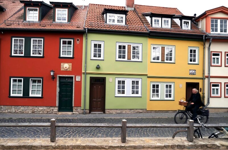 Wunderbar saniert ist das Andreasviertel heute. Die Erfurter hatten es in den letzten Tagen der DDR vor dem Abriss bewahrt. – Bild: MDR