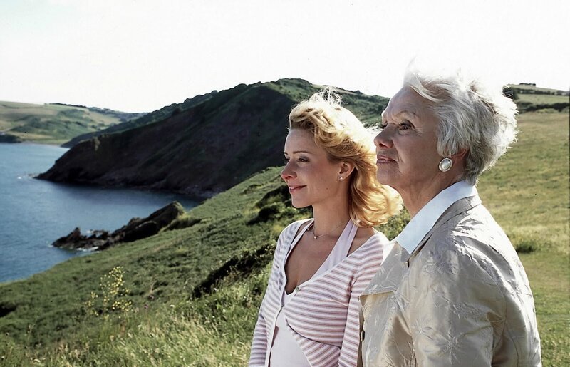 Großtante Holly (Maria Sebaldt), Christine Winterborough (Natalie O’Hara) – Bild: ORF 2