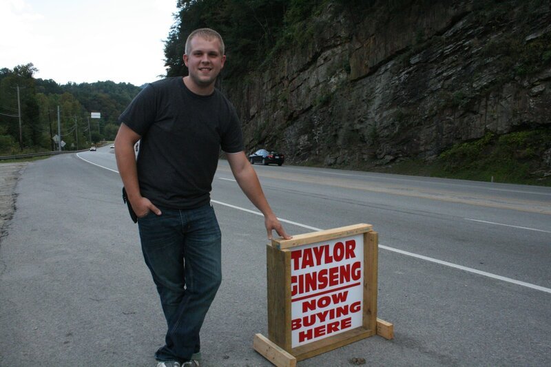 Pineville, TN, United States: Bill Jr waits for clients. (Photo Credit: National Geographic Channels/​Jeremy La Zelle) – Bild: FOX Networks /​ National Geographic Channels /​ Jeremy La Zelle