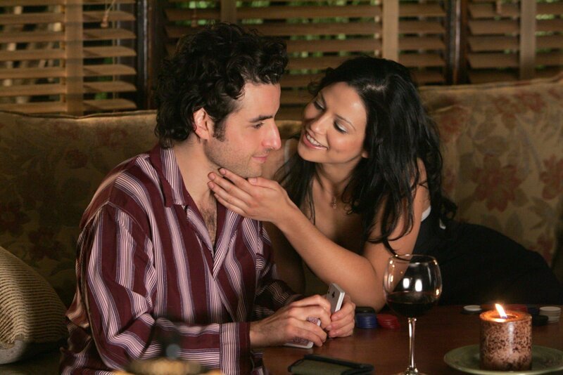 Üben für ein Pokerturnier: Charlie (David Krumholtz, l.) und Amita (Navi Rawat, r.) … – Bild: Paramount Network Television Lizenzbild frei