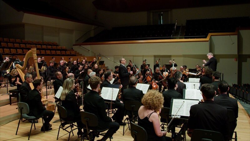 Dominique Horwitz und das Orquesta de Valencia unter Dirigent Alexander Liebreich. – Bild: ORF/Accentus Music Dominique Horwitz und das Orquesta de Valencia unter Dirigent Alexander Liebreich. – Bild: ORF/Accentus Music