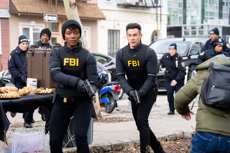 Pictured (L-R): Katherine Renee Kane as Special Agent Tiffany Wallace and John Boyd as Special Agent Stuart Scola. Photo: Bennett Raglin/​CBS – Bild: CBS Broadcasting Inc.