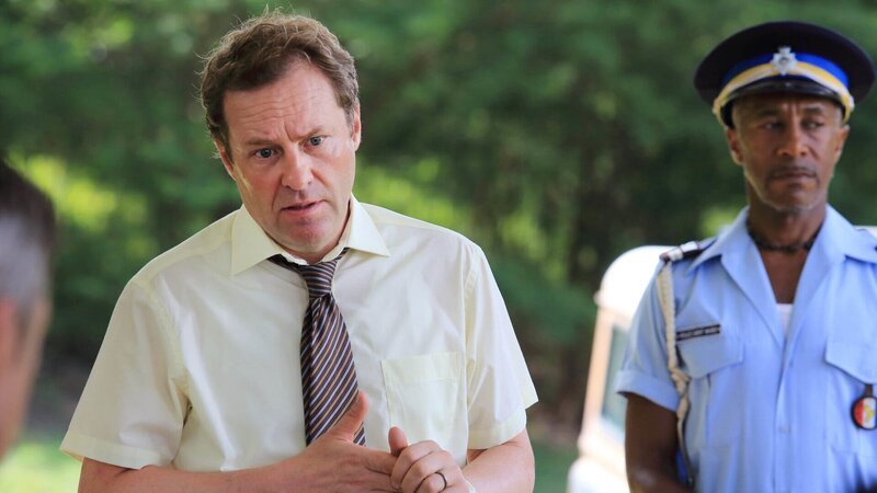 DI Jack Mooney (Ardal O’Hanlon, l.) und Dwayne (Danny John-Jules, r.) wollen den Mörder von Victor Pearce finden. – Bild: ZDF und Denis Guyenon./​Denis Guyenon
