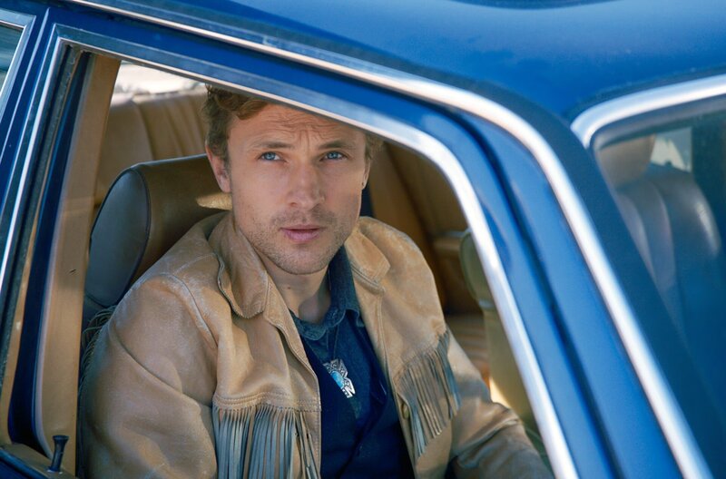 Land of Dreams – Bild: Ghasem Ebrahimian/​Bon Voyage/​Films and Palodeon Pictures /​ Mark (William Moseley) ist Vagabund, eine freie Seele und ein Dichter. Schon bei ihrer ersten Begegnung gesteht er Simin seine Liebe.