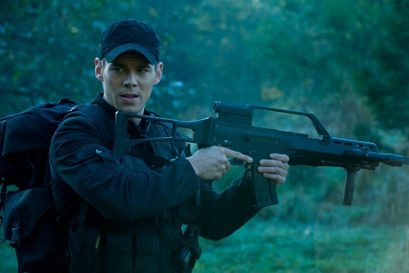 Brian J. Smith – Bild: SYFY