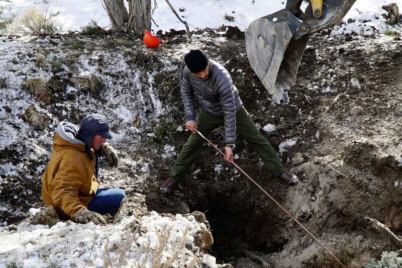 Andy Bustamante (r.) – Bild: IRON MINE MEDIA INC. /​ THE HISTORY CHANNEL/​IRON MINE MEDIA INC./​IRON MINE MEDIA INC.