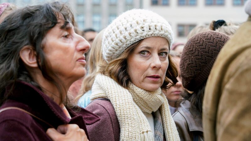 Die unheimliche Leichtigkeit der Revolution – Bild: ZDF und MDR/​UFA Fiction/​Steffen Junghans.