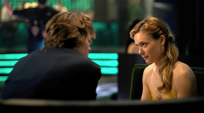 Samantha (Rachel Keller) lässt Jake (Ansel Elgort) abblitzen – Bild: HBO Max/​Fifth Season, LLC/​James Lisle