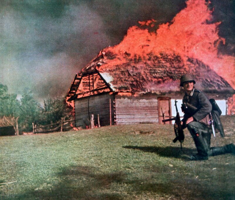 Das Bild eines deutschen Wehrmachtsoldaten aus der NS-Propagandazeitschrift „Signal“, die während des Zweiten Weltkrieges in zahlreichen Ländern Europas veröffentlicht wurde. – Bild: N24 Doku