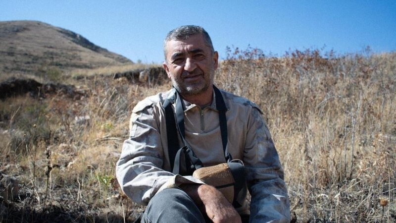 Ranger Samuel erzählt von der Arbeit im Arpa-Naturschutzgebiet. – Bild: ZDF und arte