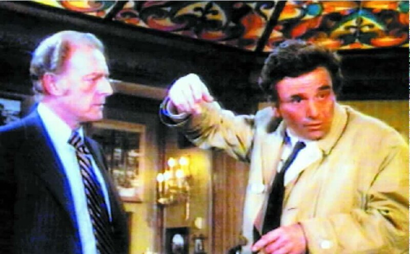 Lt. Columbo (Peter Falk, re.) besucht George O’Connell (Bernard Behrens) und seine Frau Kate. – Bild: Sat.1 Gold