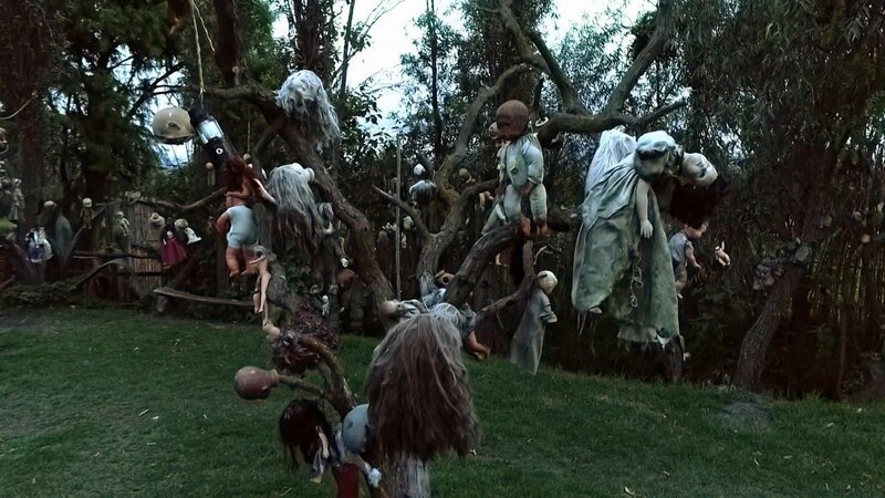 Island of the Dolls – a dangerous place that locals have long avoided. – Bild: DSPL