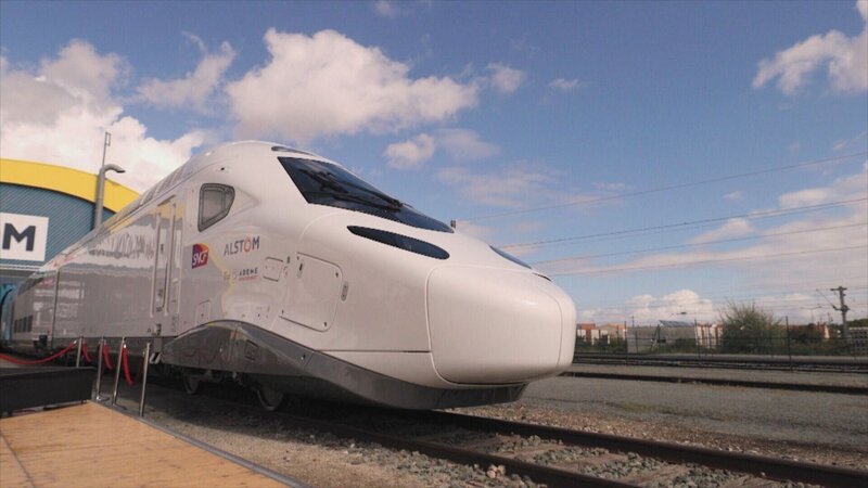 Mit dem TGV M steht in Frankreich ein neuer Hochgeschwindigkeitszug in den Startlöchern. Seit seiner Einführung ist der TGV ein Vorzeigeobjekt der französischen Industrie und überschritt immer wieder Geschwindigkeitsrekorde.  +++ Die Verwendung des sendungsbezogenen Materials ist nur mit dem Hinweis und Verlinkung auf RTL+ gestattet. +++ – Bild: RTL /​ RMC PRODUCTION