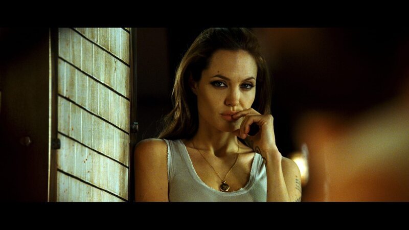 Fox (Angelina Jolie) – Bild: 4+