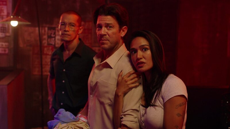 Ernesto Alamares (Arthur Acuña), Alex Walker (Christian Kane), Kai Mendoza (Samantha Richelle) – Bild: AXN