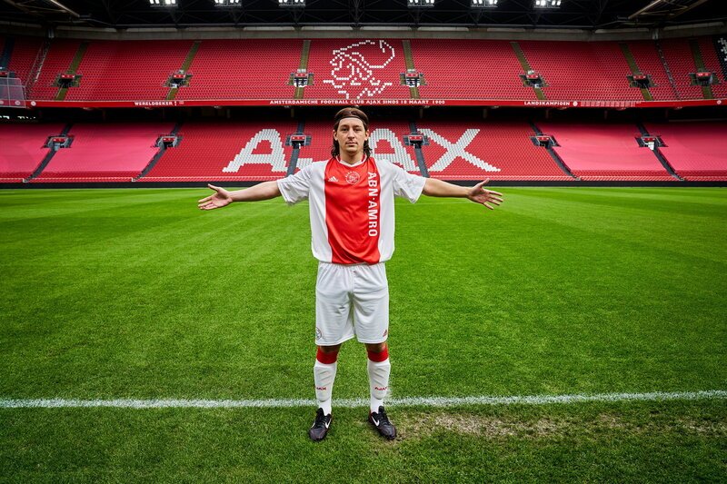 I am Zlatan Granit Rushiti als Zlatan Ibrahimovic SRF/​BR•F – Bild: SF2