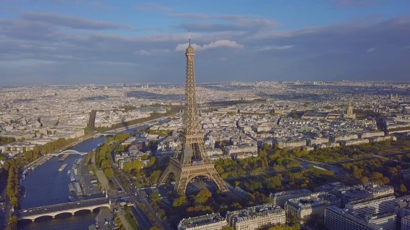Über 2 Millionen Menschen leben in Paris. Unter ihren Füßen liegt ein verborgenes Netz, das ihre Wasserversorgung regelt. – Bild: RMC Productions