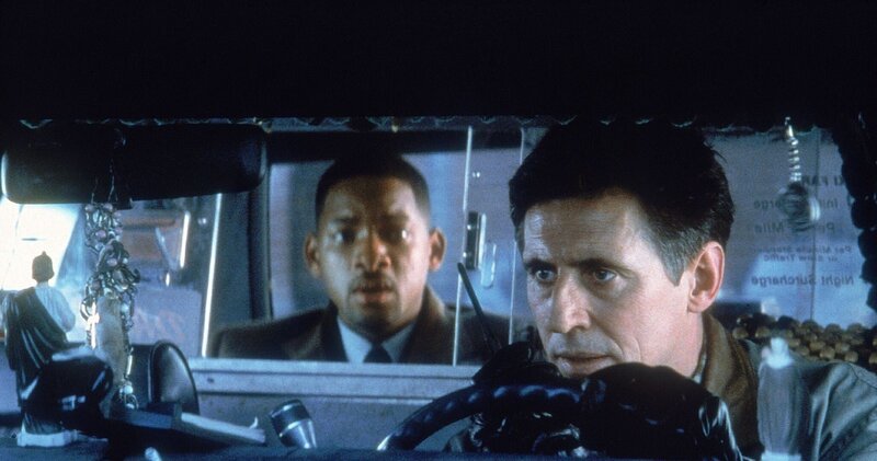 Dem erfolgreichen Anwalt Dean (Will Smith, l.) wird ein hoch brisantes Video zugespielt. Gelingt es dem Fahrer, der sich als Informationshändler Brill (Gabriel Byrne) ausgibt, vom Anwalt das ominöse Video zu erhalten? – Bild: VOX / Linda R. Chen / Touc Dem erfolgreichen Anwalt Dean (Will Smith, l.) wird ein hoch brisantes Video zugespielt. Gelingt es dem Fahrer, der sich als Informationshändler Brill (Gabriel Byrne) ausgibt, vom Anwalt das ominöse Video zu erhalten? – Bild: VOX / Linda R. Chen / Touc