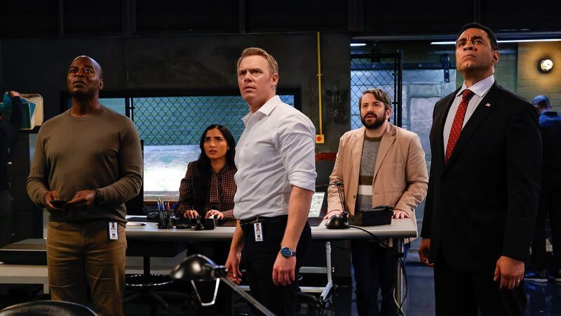 L-R: Dembe Zuma (Hisham Tawfiq), Siya Malik (Anya Banerjee), Donald Ressler (Diego Klattenhoff), Herbie Hambright (Alex Brightman) und Harold Cooper (Harry Lennix) – Bild: AXN Black