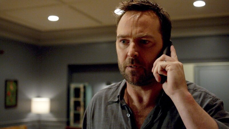 Sullivan Stapleton (Kurt Weller). – Bild: PLURIMEDIA (NBC Universal Media)