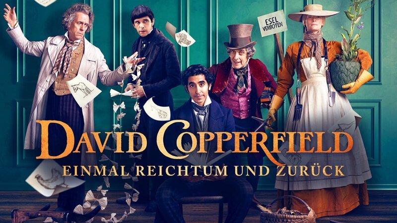 Key Visual mit Branding/Typo zum Film „David Copperfield – Einmal Reichtum und zurück“ mit Dev Patel („Slumdog Millionär“) in der Hauptrolle. Als erwachsener David Copperfield erzählt er von seinem wechselhaften Leben und wie es ihm allen Widrigkeiten zum Trotz gelang, seinen Weg zu machen. In weiteren Rollen glänzen Stars wie Tilda Swinton, Hugh Laurie, Ben Whishaw oder Gwendoline Christie. – Bild: Dickensain Pictures, LLC, Channel Four Television Corporation, BR, Montage: BR / BR/Channel Four Television Corporation/Dickensain Pictures, LLC/Montage: BR Key Visual mit Branding/Typo zum Film „David Copperfield – Einmal Reichtum und zurück“ mit Dev Patel („Slumdog Millionär“) in der Hauptrolle. Als erwachsener David Copperfield erzählt er von seinem wechselhaften Leben und wie es ihm allen Widrigkeiten zum Trotz gelang, seinen Weg zu machen. In weiteren Rollen glänzen Stars wie Tilda Swinton, Hugh Laurie, Ben Whishaw oder Gwendoline Christie. – Bild: Dickensain Pictures, LLC, Channel Four Television Corporation, BR, Montage: BR / BR/Channel Four Television Corporation/Dickensain Pictures, LLC/Montage: BR