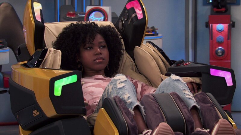 Charlotte Page (Riele Downs) – Bild: ANNÉE Viacom International Inc.