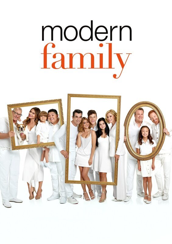 Ed O’Neill (Jay Pritchett), Sofía Vergara (Gloria Delgado), Jeremy Maguire (Joe Pritchett), Rico Rodriguez (Manny Delgado), Ty Burrell (Phil Dunphy), Sarah Hyland (Haley Dunphy), Nolan Gould (Luke Dunphy), Ariel Winter (Alex Dunphy), Julie Bowen (Claire Dunphy), Eric Stonestreet (Cameron Tucker), Aubrey Anderson-Emmons (Lily Tucker-Pritchett), Jesse Tyler Ferguson (Mitchell Pritchett). – Bild: ORF/​20th Century Fox