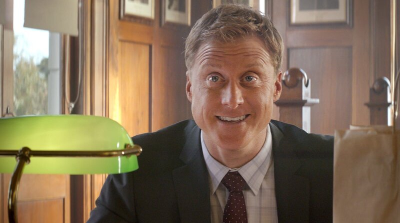 Bradley (Alan Tudyk) hat große Pläne mit der kleinen Insel, die Pinguine sind ihm dabei im Weg. – Bild: WDR/Greg Noakes Bradley (Alan Tudyk) hat große Pläne mit der kleinen Insel, die Pinguine sind ihm dabei im Weg. – Bild: WDR/Greg Noakes