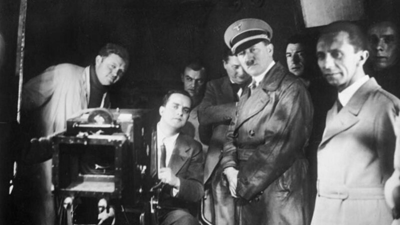 Hitler und Goebbels zu Besuch bei der UFA – Bild: TVNOW /​ Bundesarchiv