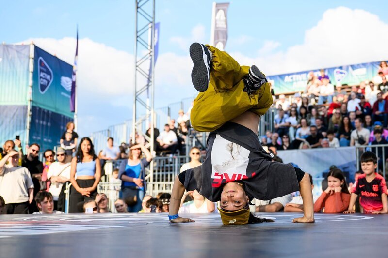 B-Girl Jilou im Ranking-Battle bei den Deutschen Meisterschaften in Hamburg 2024. – Bild: Tom Weller /​ ZDF