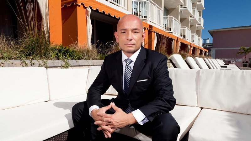 Anthony Melchiorri, host of Travel Channel’s Hotel Impossible, during his promo shoot in Cape May New Jersey – Bild: The Travel Channel, L.L.C.