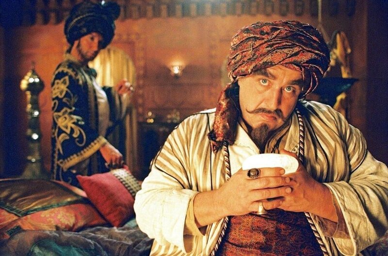 Küss niemals einen Flaschengeist – Bild: Jörg Klaus /​ © SAT.1 /​ Jörg Klaus