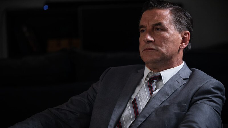 Senator Carlson (William Baldwin) – Bild: Tele 5