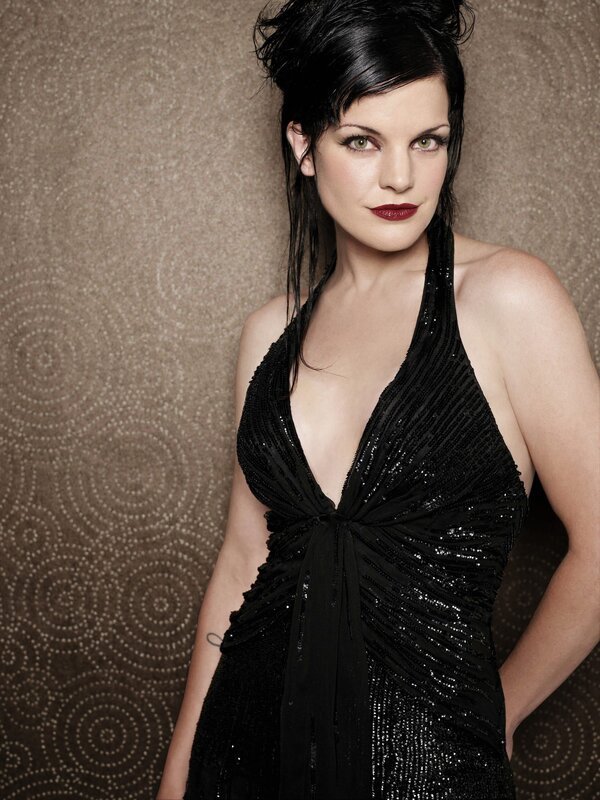 (6. Staffel) – Abby (Pauley Perrette) ist die Forensikerin des Teams, sie sprüht vor Begeisterung, wenn es um ihren Job geht und hat immer einen kessen Spruch auf den Lippen … – Bild: CBS Television Lizenzbild frei