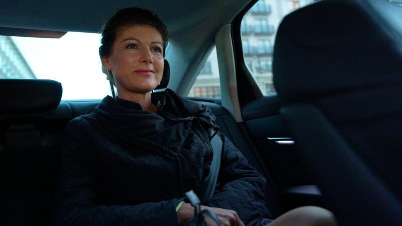 Sahra Wagenknecht hat eine Partei gegründet, die ihren Namen trägt. Doch wohin steuert das „Bündnis Sahra Wagenknecht“? – Bild: ZDF und Thomas Riedel./Thomas Riedel Sahra Wagenknecht hat eine Partei gegründet, die ihren Namen trägt. Doch wohin steuert das „Bündnis Sahra Wagenknecht“? – Bild: ZDF und Thomas Riedel./Thomas Riedel