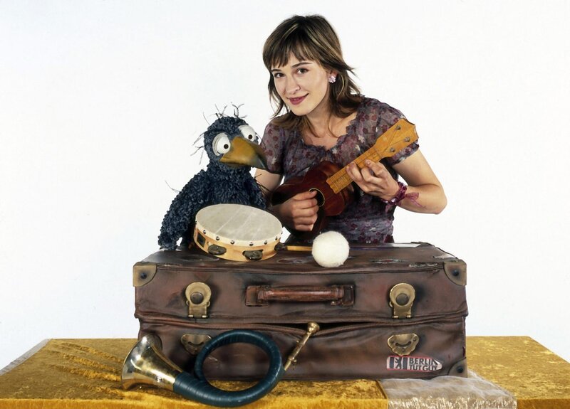 Rudi, Siebenstein (Henriette Heinze) und der Koffer. – Bild: ZDF/​Christiane Pausch
