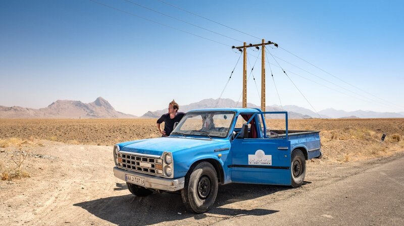 Jetzt will er es wissen: Robert (Felix Klare) reist einmal durch den Iran, um das Geheimnis seines Vaters zu lüften. – Bild: Olaf Raymond Benold
