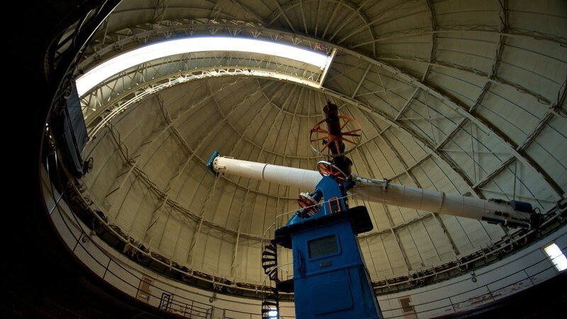 Teleskop in der Yerkes-Sternwarte in Wisconsin. – Bild: ZDF und Brian McDairmant/​Brian McDairmant