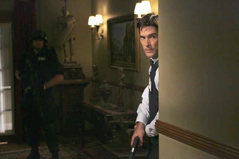 Ist dem Entführer auf der Spur: Hotch (Thomas Gibson) … – Bild: PLURIMEDIA (Touchstone Television)