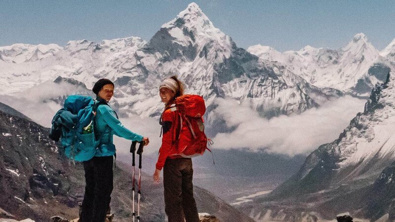 Artwork zu „Together Free“  Die Verwendung des sendungsbezogenen Materials ist nur mit dem Hinweis und Verlinkung auf RTL+ gestattet. – Bild: RTL /​ © Together Free