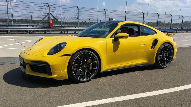 Das legendäre Design des 911er wird seit Jahrzehnten jeweils nur behutsam vom Automobilhersteller verändert. – Bild: © Riek&Kudernatsch/​ WeltN24 GmbH
