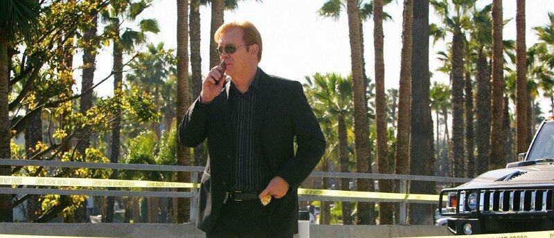 Obwohl Horatio Caine (David Caruso) nach dem Überfall auf ein Juweliergeschäft sofort die Verfolgung der Raubmörder aufgenommen hat, konnten sie auf ihren Motorrädern entkommen. – Bild: TVNOW /​ CBS
