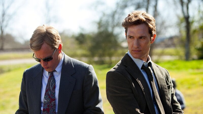 True Detective S01E01: Die lange strahlende Dunkelheit (The Long Bright Dark) – fernsehserien.de