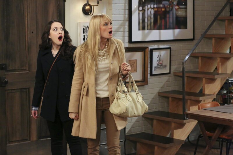 Max Black (Kat Dennings, l), Caroline Channing (Beth Behrs, r) – Bild: Turner /​ © Warner Bros. Entertainment Inc.