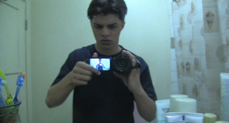 Aus Neugierde bricht der Teenager Jesse (Andrew Jacobs) in die Wohnung einer brutal ermordeten alten Dame ein – mit äußerst fatalen Folgen&nbsp;… – Bild: MMXIII Paramount Pictures Corporation.
