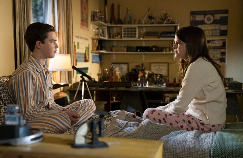 Sheldon Cooper (Iain Armitage) und Missy Cooper (Raegan Revord) – Bild: Courtesy of Warner Brothers