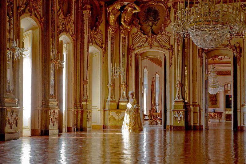 Im Spiegelsaal des Palacio de Queluz bei Lissabon. – Bild: ZDF