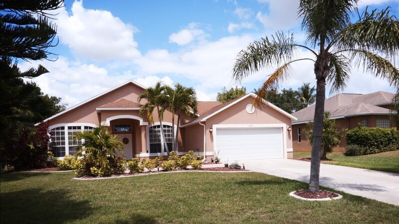 Bob hat eine Million Dollar mit einem Rubelllos gewonnen. Das Geld möchte er in ein Traumhaus für sich und seine Frau in Cape Coral, Florida, investieren. David Bromstad hilft bei der Haussuche. Er findet potentielle Immobilien zu fairen Preisen und in atemberaubender Kulisse. – Bild: HGTV