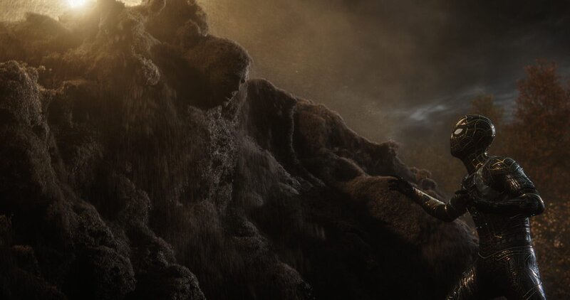 Auch der Sandman (Thomas Haden Church) stellt sich Spider-Man (Tom Holland) zum finalen Kampf. – Bild: Sony Pictures Auch der Sandman (Thomas Haden Church) stellt sich Spider-Man (Tom Holland) zum finalen Kampf. – Bild: Sony Pictures