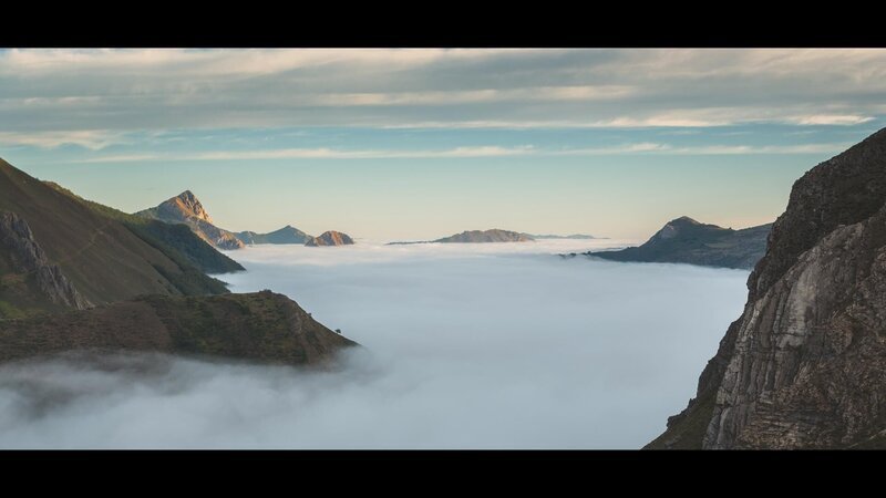 vernebelte Berge – Bild: RTL / Into the Wild Productions vernebelte Berge – Bild: RTL / Into the Wild Productions